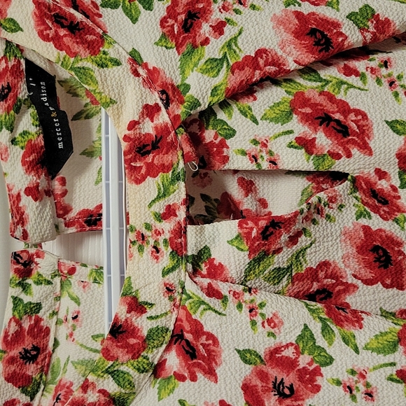 Flowery blouse - Picture 2 of 8